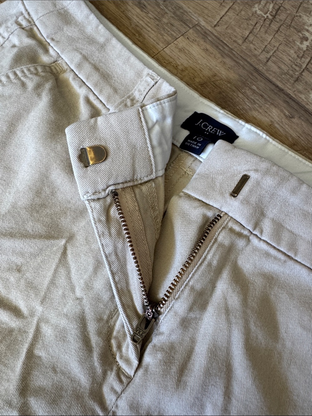 J. Crew Women's Light Khaki Chino Shorts Size 10 - Picture 4 of 11